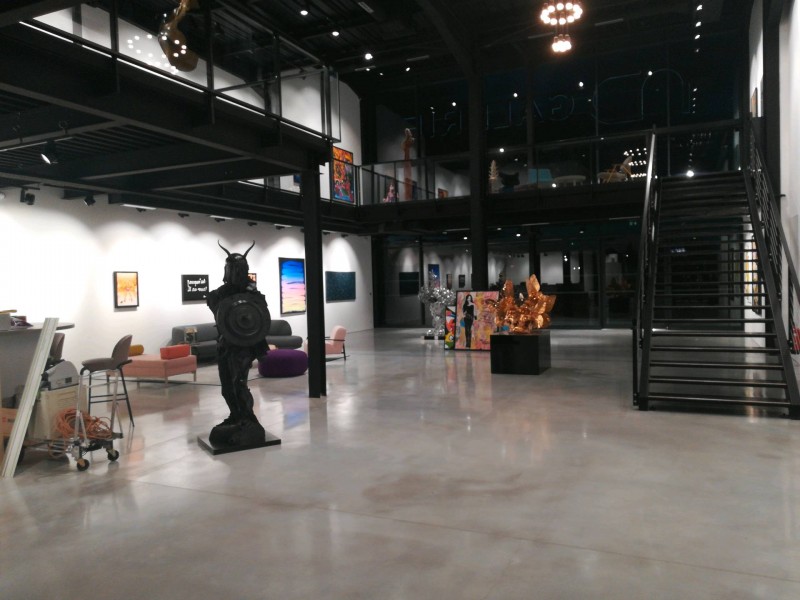 Galerie d'art représentant des œuvre d'artiste ur Montpellier à côté de Saint-Rémy-de-Provence et d'Uzès
