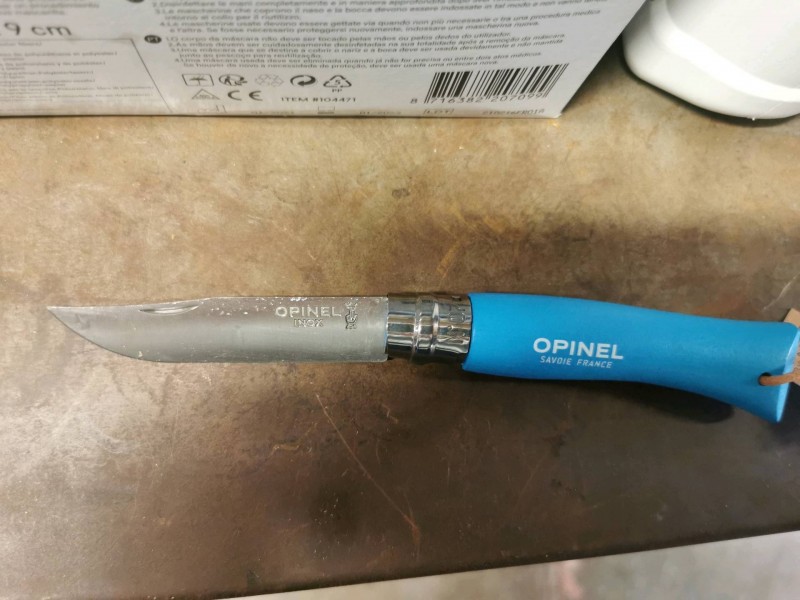 Acheter couteau Opinel Savoie France couleur bleu à 30 € chez quincaillerie sète