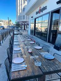 Restaurant avec vue mer et bar à cocktails vers la corniche à Marseille 7ème