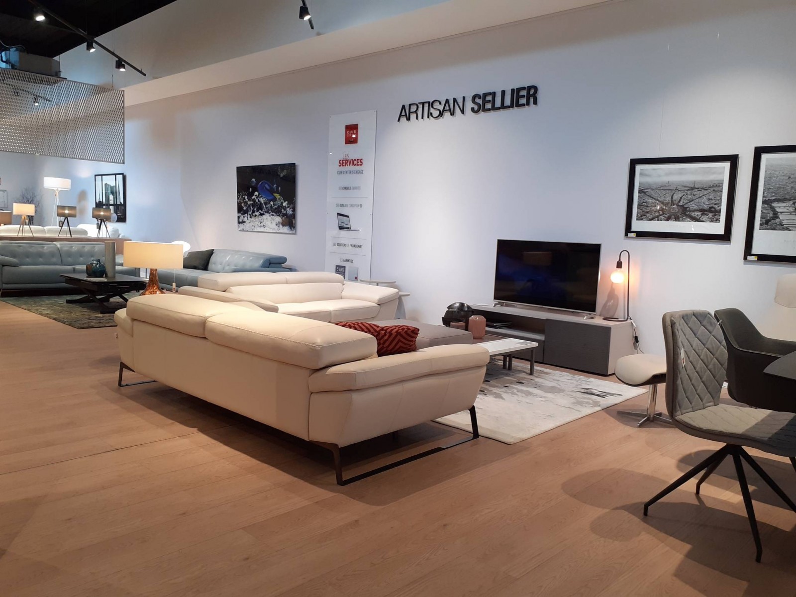 Home staging séjour meubles design à La Valentine