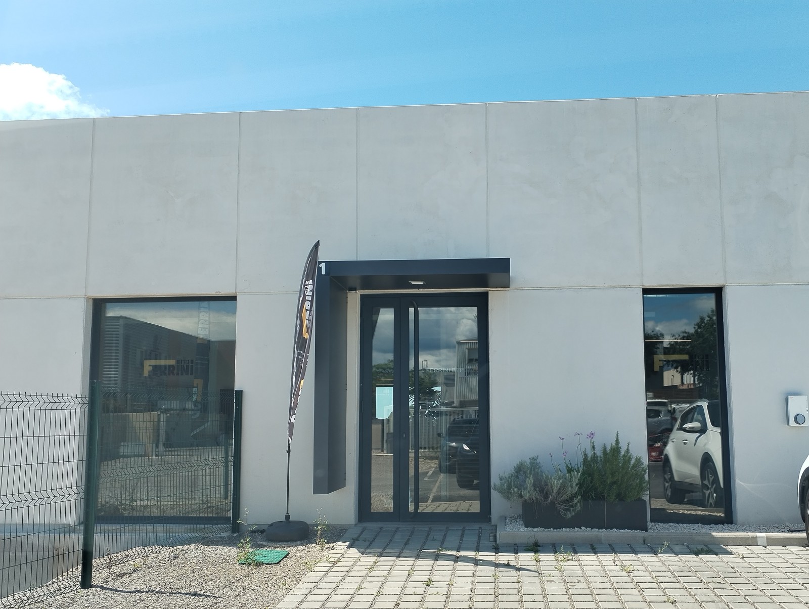 meuble et décoration tendance pour magasin de mode à Marseille centre