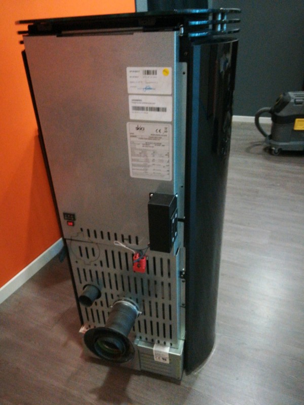 Réparation d'un poêle à granulé chez un particulier sans sans le retirer sur Montpellier à côté de Mauguio