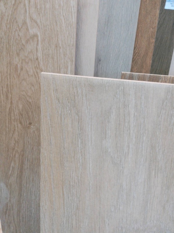 Pose de carrelage en effet bois et parquet à Nîmes à côté d'Arles