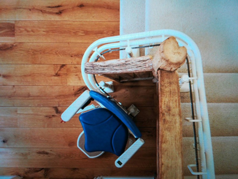 Installation et pose d'une chaise monte-escalier courbe electrique  pour une villa à Calais dans le 62