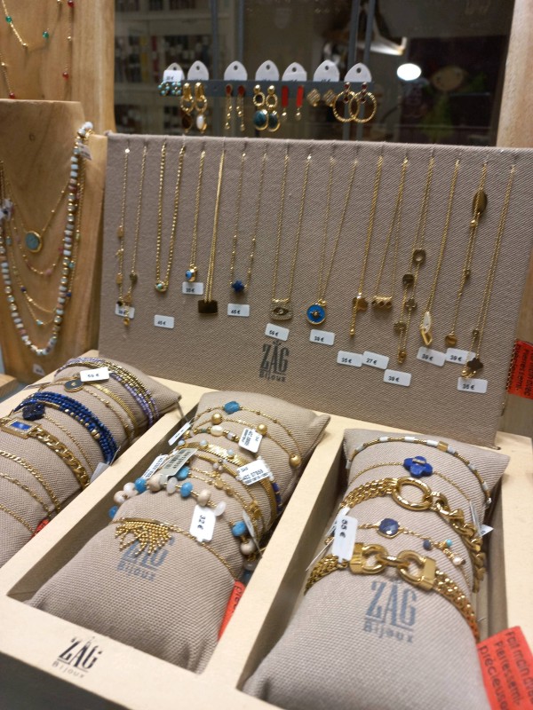 Où trouver un bracelet zag en acier doré à Marseille 13012