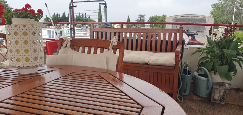 Chambre d'hôtes atypique au bord de l'eau proche de Nîmes dans le Gard