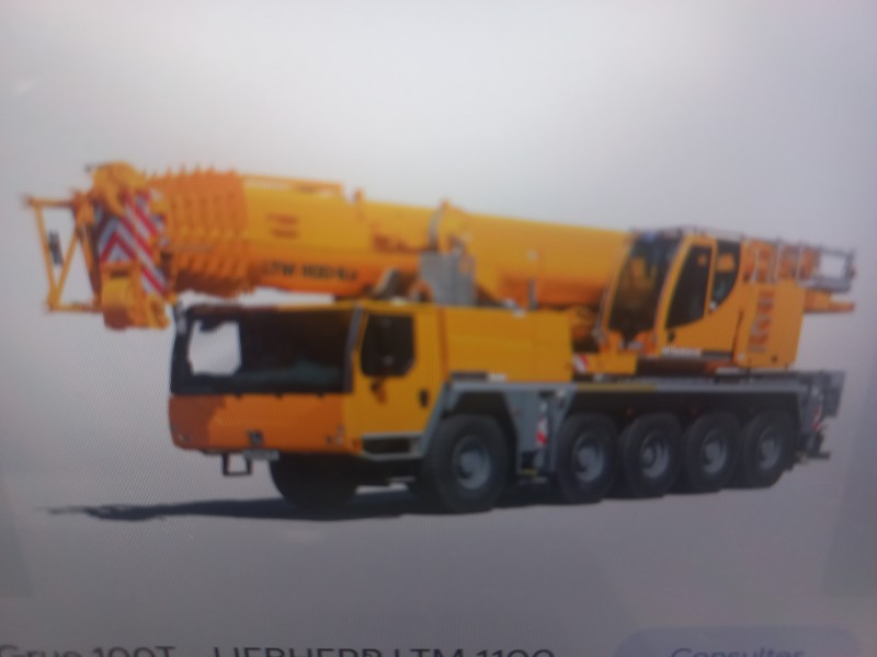 location d'une grue mobile et grue de levage avec chauffeur de marque Liebherr 100 tonnes à Perpignan dans les Pyrénées-Orientales