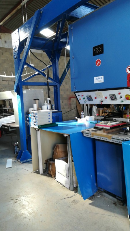 Spécialiste de la confection de la bâche sur mesure à La Fare les Oliviers proche Marseille société SG Bâches