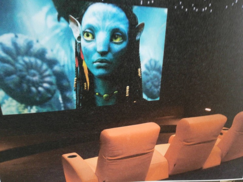 Entreprise spécialisée dans l'intégration domotique et l'installation de home cinéma pour particuliers et professionnels à Nîmes à côté de Montpellier