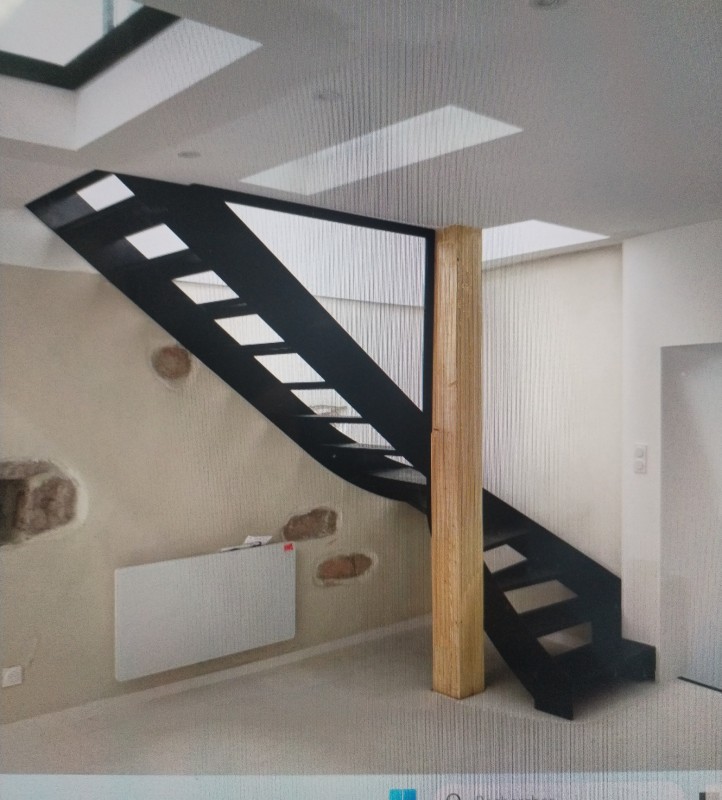 où trouver un professionnel qui réalise un escalier en métal et en bois sur mesure avec éclairage à Saint-Jean-de-Védas proche de Montpellier