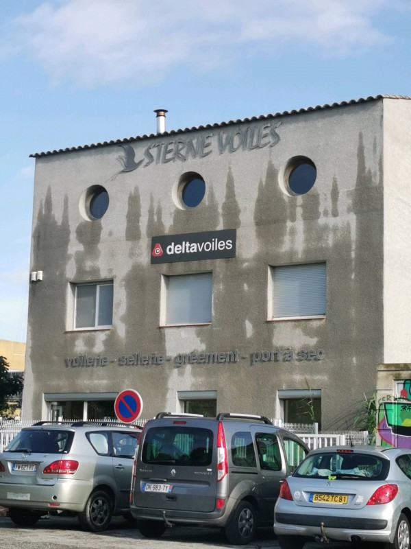 Rénovation de sellerie de bateau et voile d'ombrage bassin de Thau sète proche de Montpellier dans l'Hérault