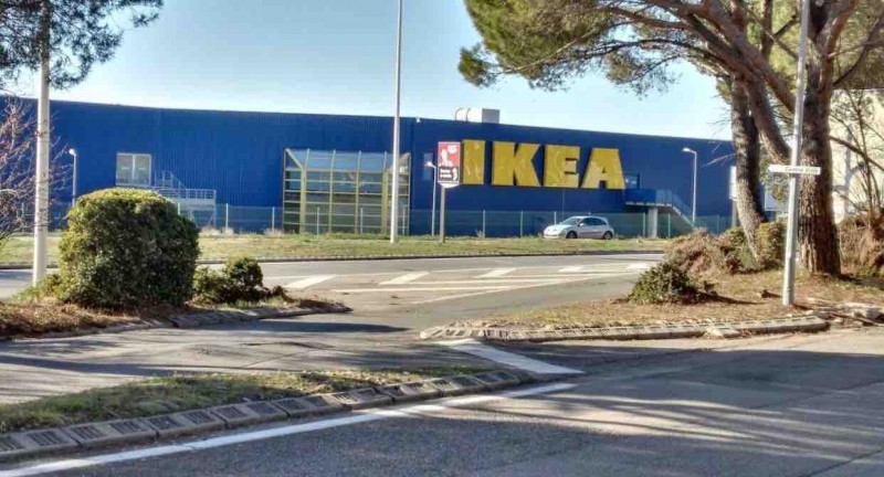 Magasin de meubles pas cher  Zone Industrielle de Vitrolles proche de Marseille