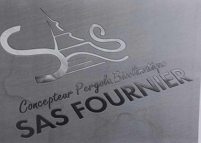 entreprise spécialisée dans la fabrication de pergolas bioclimatiques sur mesure à lames orientables à Lyon dans le Rhône-Alpes