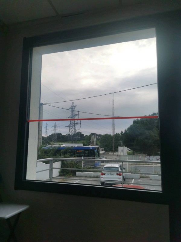 Pose d'un film à opacité variable chez un client professionnel à Saint-Jean-de-Védas proche de Montpellier