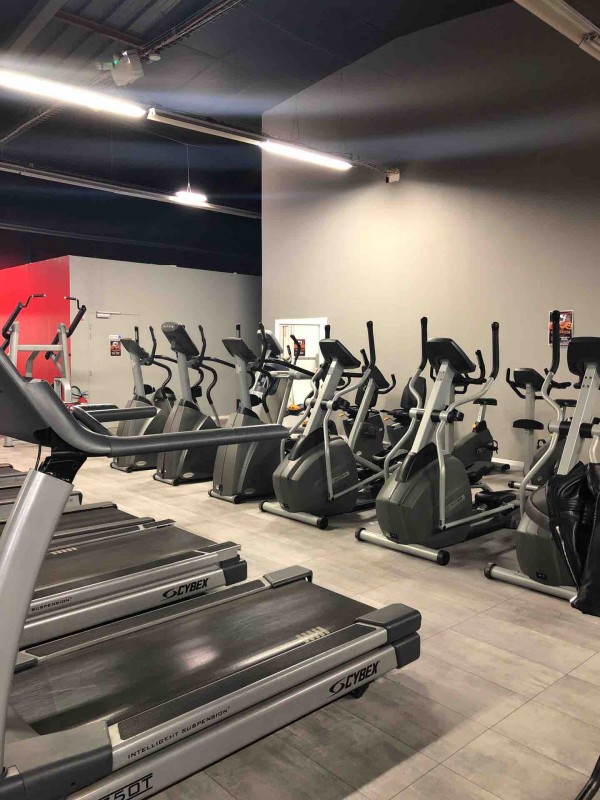 Salle de sport avec cours de Zumba dans la zone commerciale de plan de campagne proche de Marseille