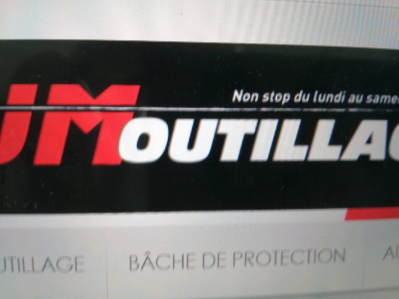 Magasin de bricolage pour achat d'une perceuse visseuse sans fil à Uzes,à côté d'Anduze