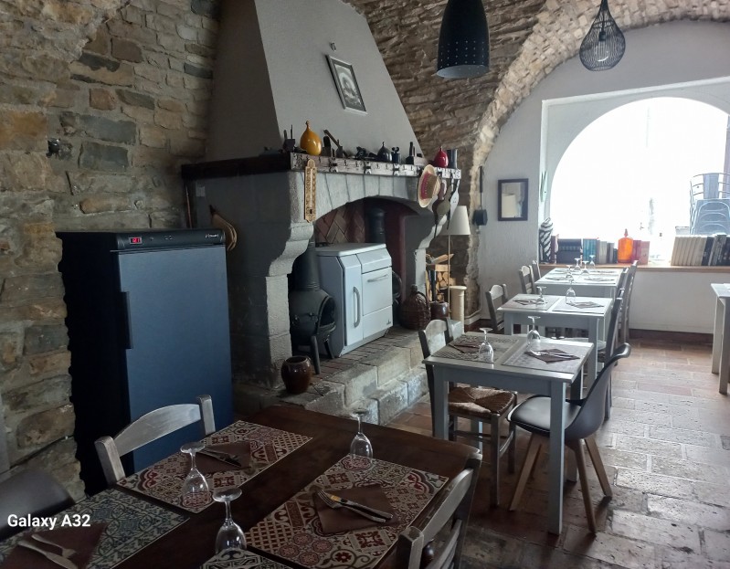 où trouver un restaurant avec terrasse en centre-ville de Nîmes