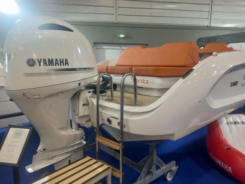 vente de bateau d'occasion et de moteur Yamaha sur Port-Camargue à côté de Sète