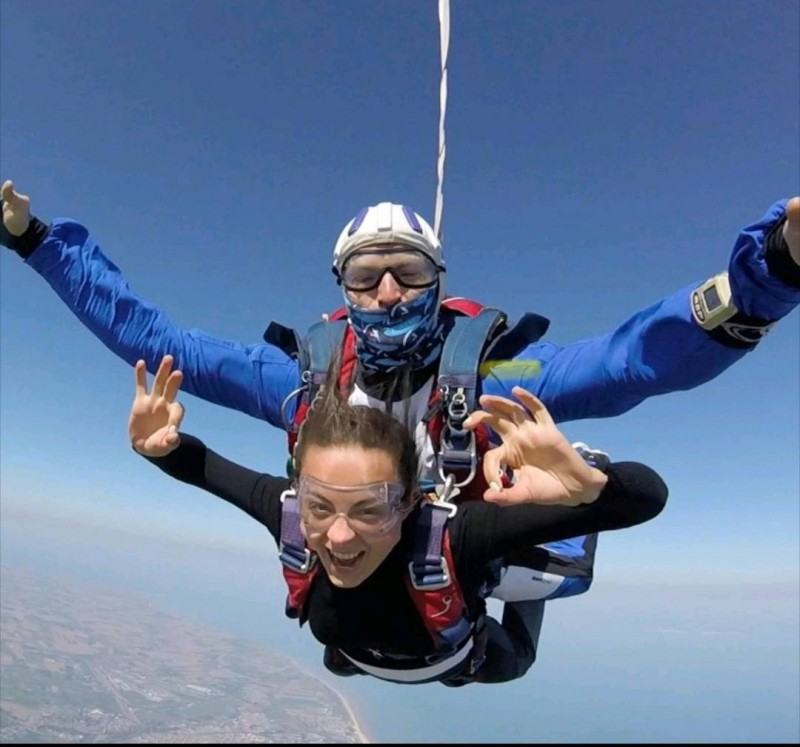 bon cadeau pour faire un saut en parachute avec vidéo à Lens proche de Lille dans le nord de la France