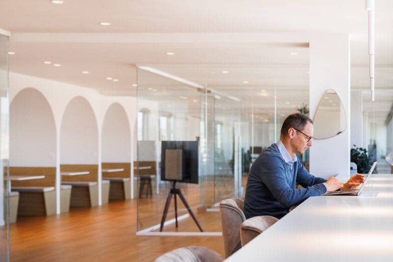 Faire un rachat de crédits pour un jeune propriétaire avec un courtier spécialisé à Marseille 8ème dans les Bouches du Rhône