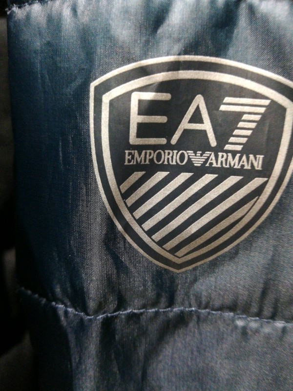 Magasin distributeur de la marque jeans Armani sur Nîmes à côté de Lunel