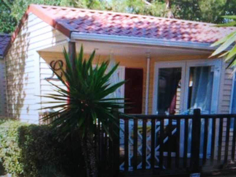 Où trouver un camping 3 étoiles proposant la location de mobil-home 4 couchages proche du Pont du Gard