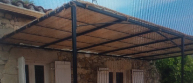 fabrication et pose d'une pergola en fer forgé sur une terrasse à Lunel proche de Sommières