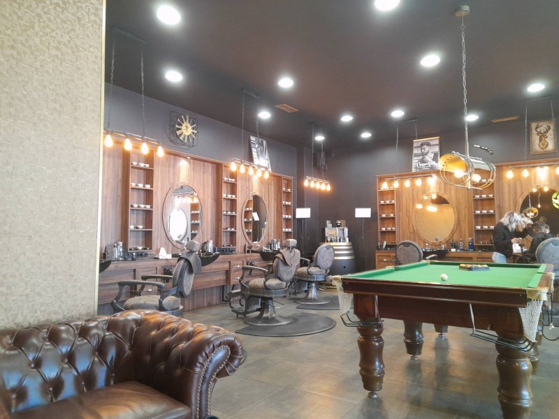 Où trouver un barbier pour soins de la barbe avec massage du visage à Castelnau-le-Lez