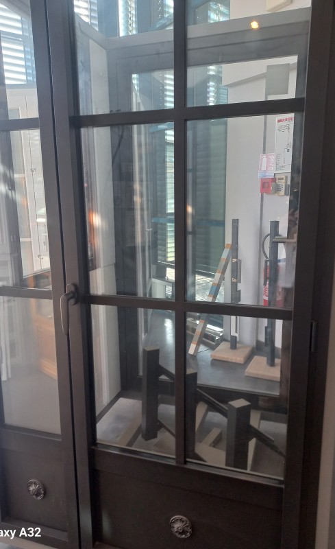 rénovation d'une ancienne porte d'entrée en PVC par une porte d'entrée en aluminium avec vitre sur Avignon à côté de Carpentras