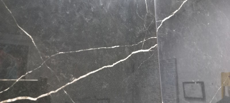 vente de carrelage et de faïence en effet marbre noir sur Carpentras proche d'Avignon