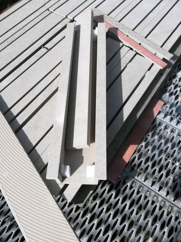 Atelier de fabrication de caniveau en carrelage sur mesure Montpellier à côté de Béziers