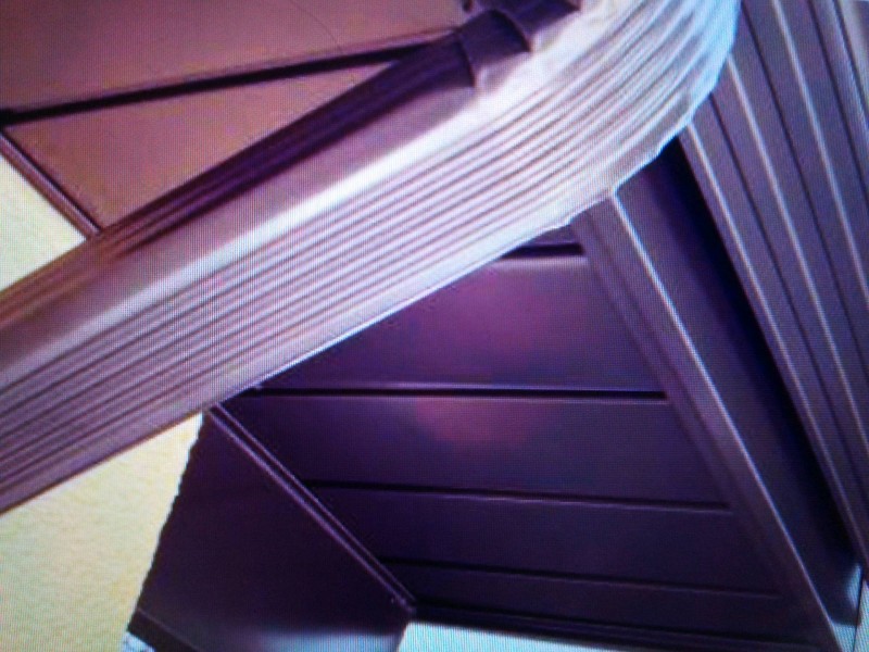 Installation et pose d'une gouttière de trapèze en aluminium gris anthracite à Échirolles à côté de Grenoble