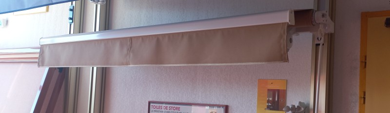 installation et pose d'un store extérieur de type store banne motorisé à Nîmes à côté de Sommières