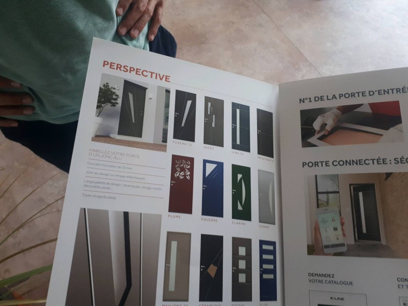 Où trouver un menuisier fabriquant et poseur de porte d'entrée contemporaine sur mesure à Montpellier dans l'Hérault