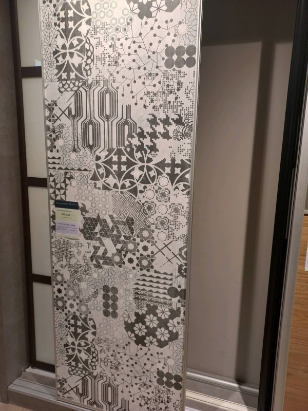 Installation et pose d'un dressing sous placard à porte coulissante dans une villa de Béziers à côté de Narbonne