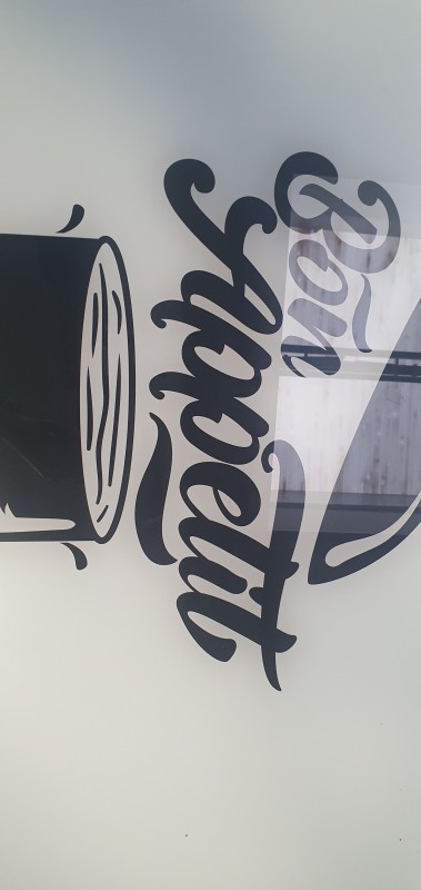 Où trouver une crédence de cuisine en alu décoratifs et design à Avignon dans le Vaucluse