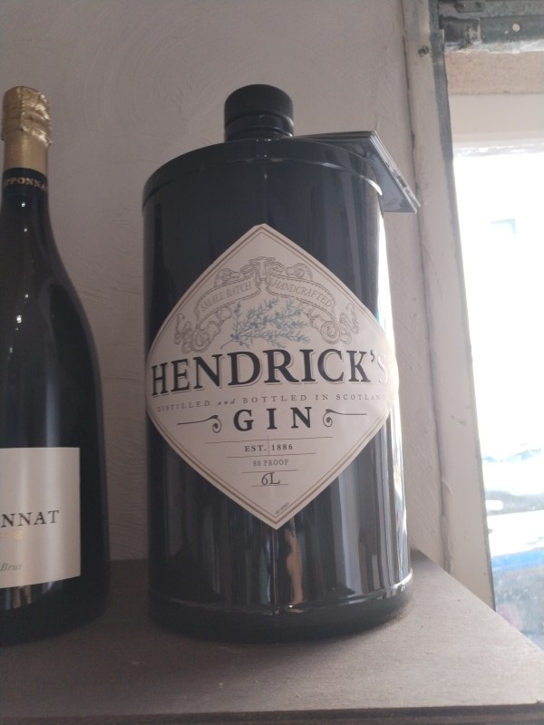 où acheter un jérobome de Gin marque Hendrinqu's pour un événement privé à Pézenas dans l'Hérault.