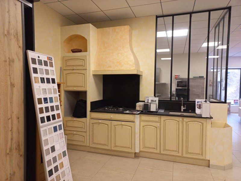 cuisine en bois sur mesure à Magalas proche de Béziers 