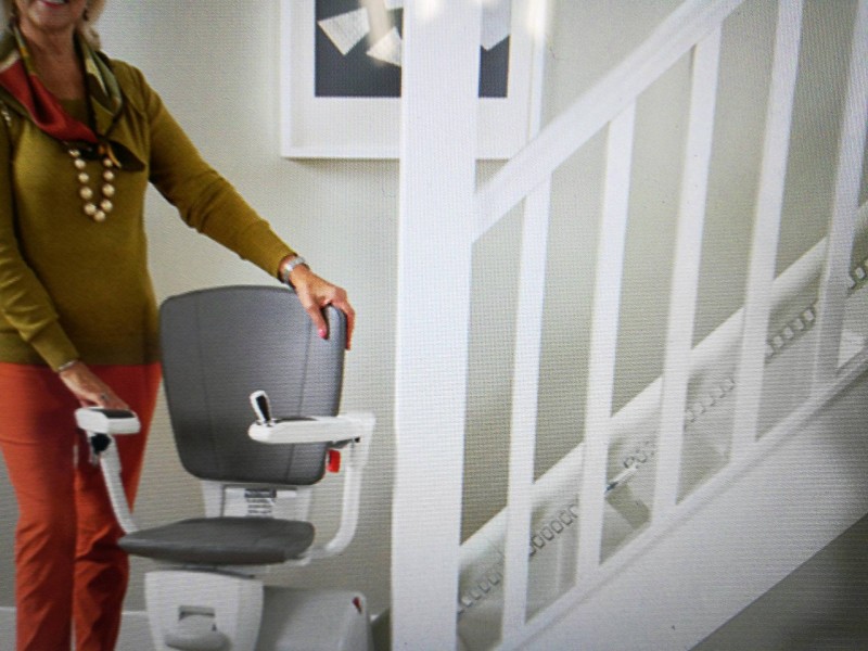 Pose et installation d'un monte escalier électrique pour escalier courbe à Toulouse près de Castres