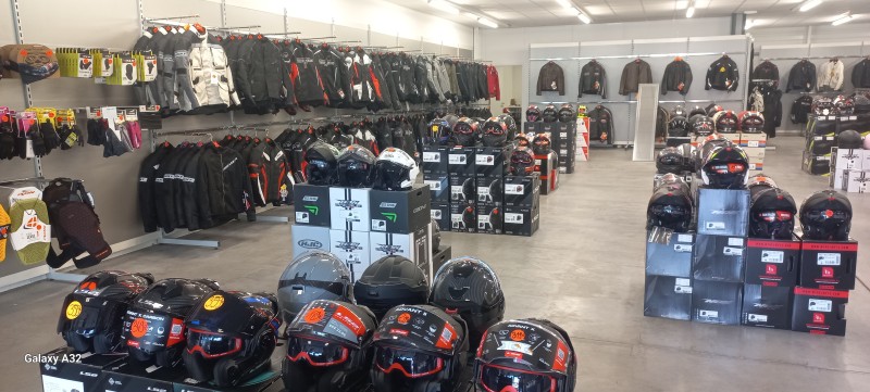 magasin d'accessoires et de déstockage de blouson et casque moto sur Arles proche de Nîmes