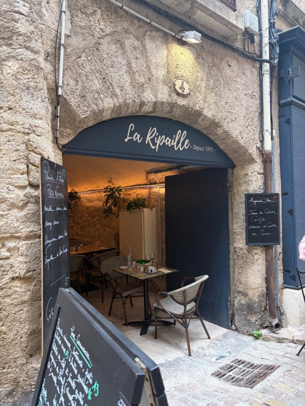 Où manger dans un endroit convivial et authentique à Montagnac proche de Pezenas?