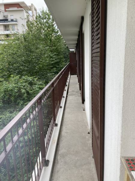 Séjour lumineux de l'appartement 3 pièces avec terrasse à Saint Denis