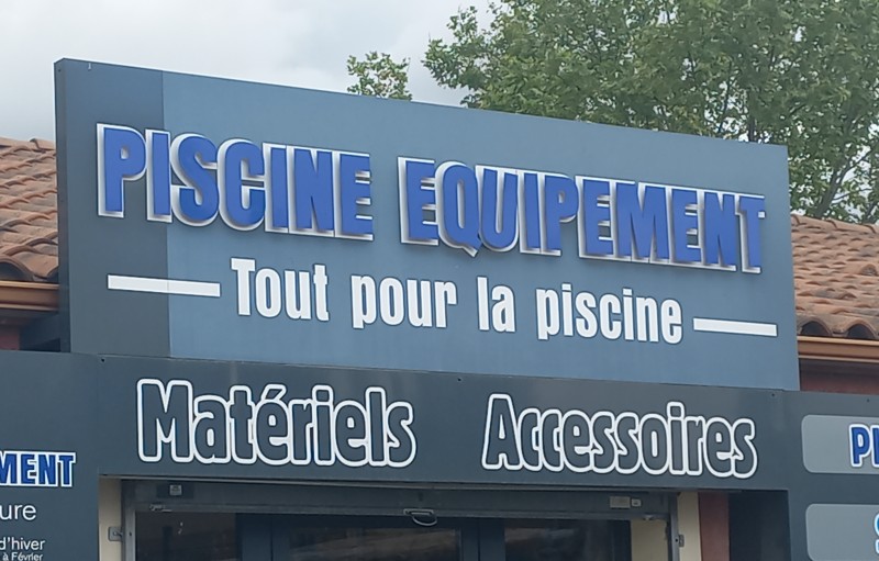 construction et pose d'une piscine maçonnée à fond plat sur Nîmes proche de marguerittes
