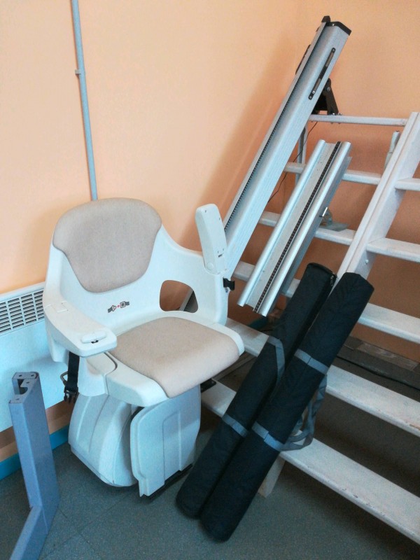 Rénovation et installation d'un monte-escalier électrique courbe pour Villa intérieur sur Agde à côté de Sète