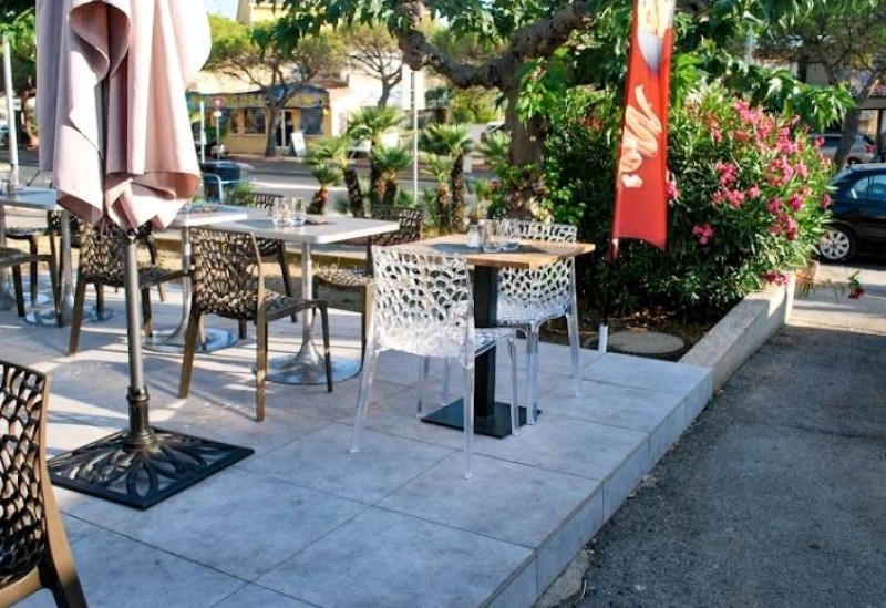 Où trouver un traiteur pour mariage moderne sur Palavas-les-Flots dans l'Hérault