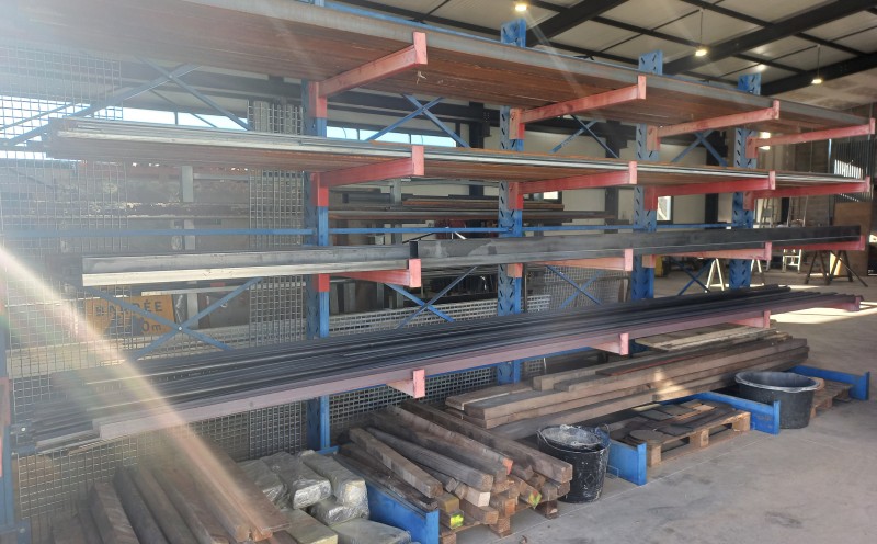 rénovation d'un portail en bois par un portail en fer forgé ajouré sur Nîmes à côté d'Arles