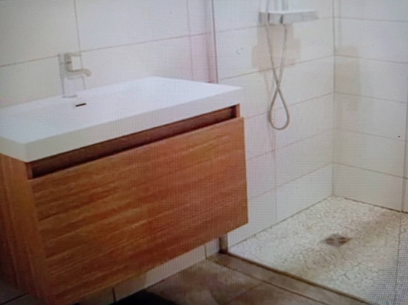 Où trouver un artisan une entreprise de rénovation et d'aménagement de salle de bain à lattes à Montpellier dans l'Hérault