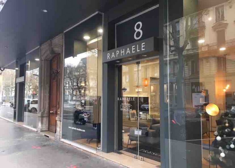 Faire une liste de mariage dans un magasin de mobilier contemporain dans le centre de Lyon.