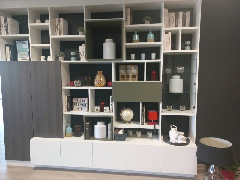 Installation et pose d'une bibliothèque sur mesure avec led sur Perpignan à côté de banyuls