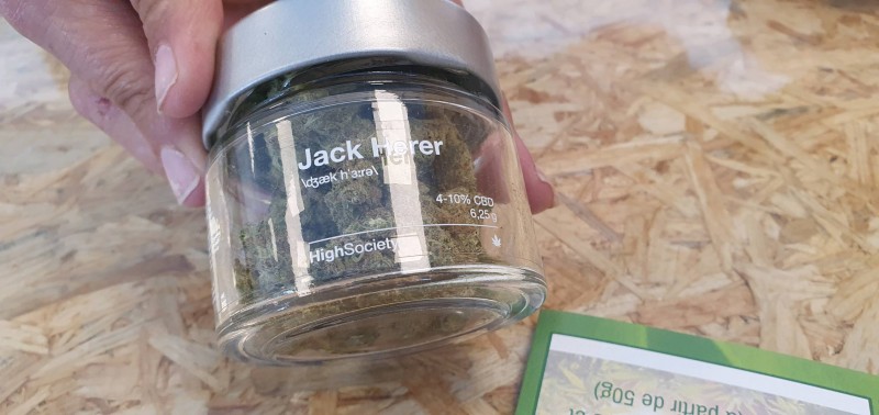 ou trouver un magasin de CBD pour acheter des fleurs de CBD Jack Herer à Pernes-les-Fontaines dans le Vaucluse 84